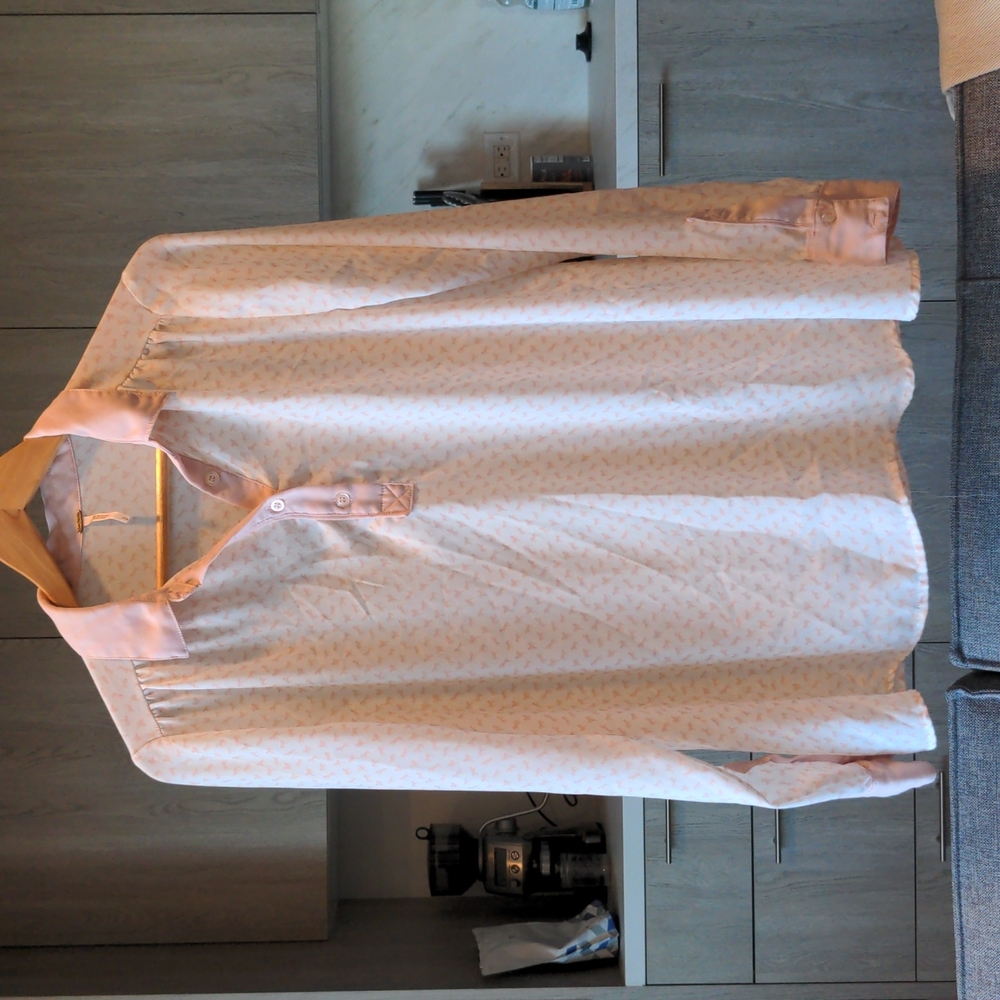 Collard blouse with long sleeves